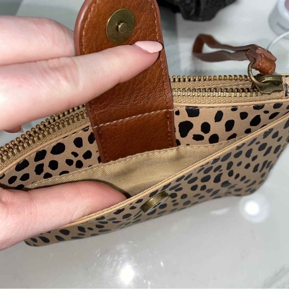 LEOPARD PRINT WRISTLET PURSE BAG CLUTCH WALLET UNIVERSAL THREADS NEW 7 1/2 x 5 - Picture 2 of 4